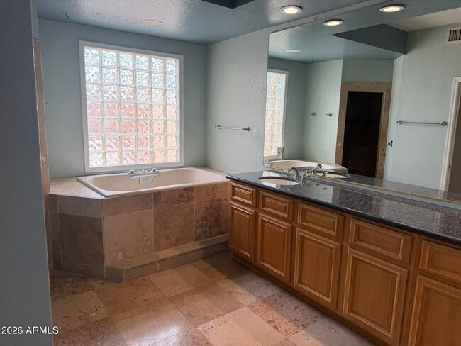 Building Photo - 8377 E Thoroughbred Trail