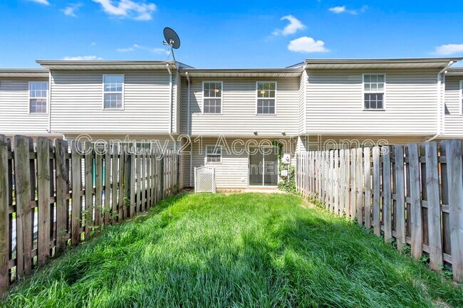 Building Photo - 9907 Warwick Pl