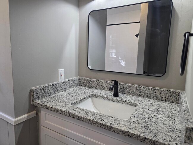 Building Photo - 216 Windhill Dr