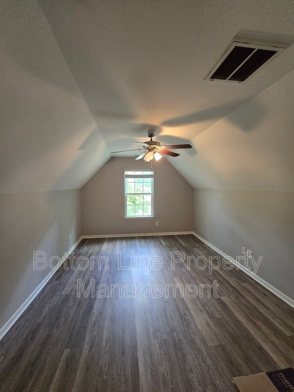 Building Photo - 3850 Fircrest Dr
