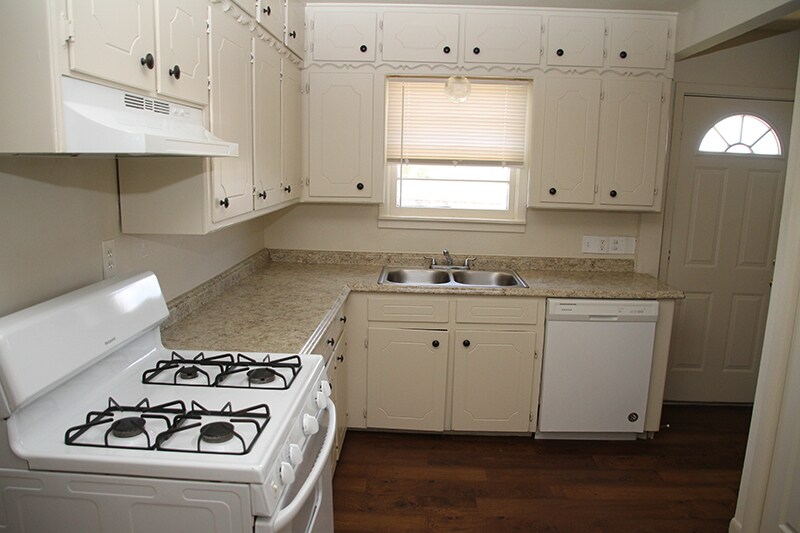 Building Photo - 121 N McEntire Ct