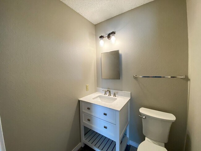Building Photo - Beautiful 3/2 home in Hunters Mill!