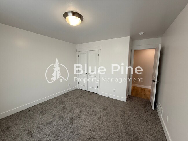 Building Photo - 4335 N Dudley Ave