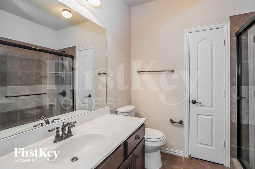 Building Photo - 1629 Signature Dr
