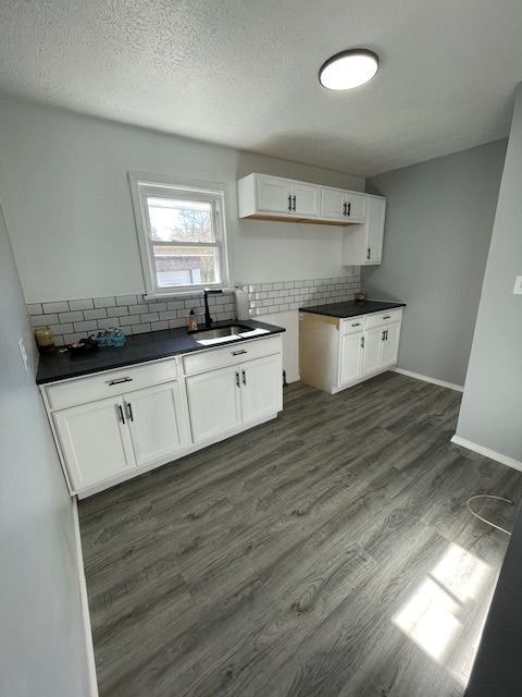 Building Photo - Renovated 2 bedroom home with large yard!