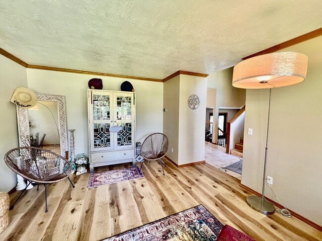 Building Photo - Suncrest Rental with large manicured lawn