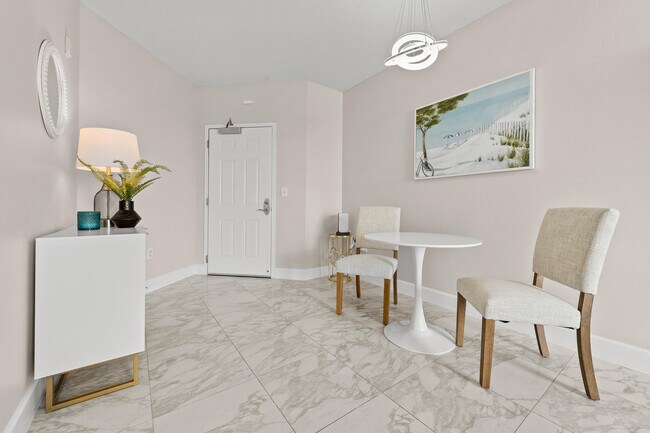 Building Photo - 511 Lucerne Ave