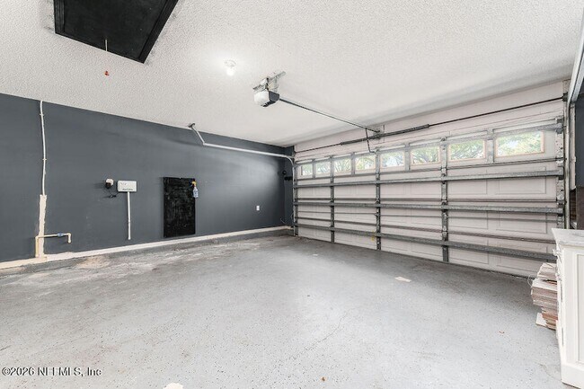 Building Photo - 3317 Cancun Dr E