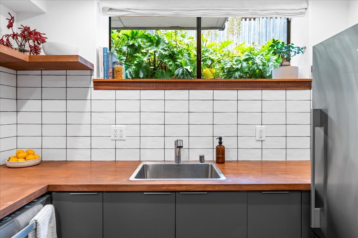 Kitchen sink and hand made tile back splash - 473 Panoramic Hwy