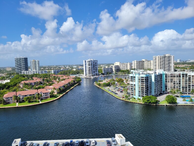 Primary Photo - 3800 S Ocean Dr