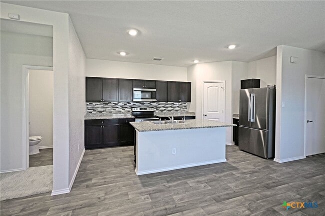 Building Photo - 884 Armadillo Dr