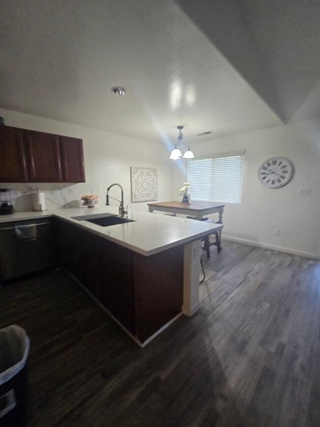 Building Photo - Beautiful 3BD 2BA home for rent in Hanford!