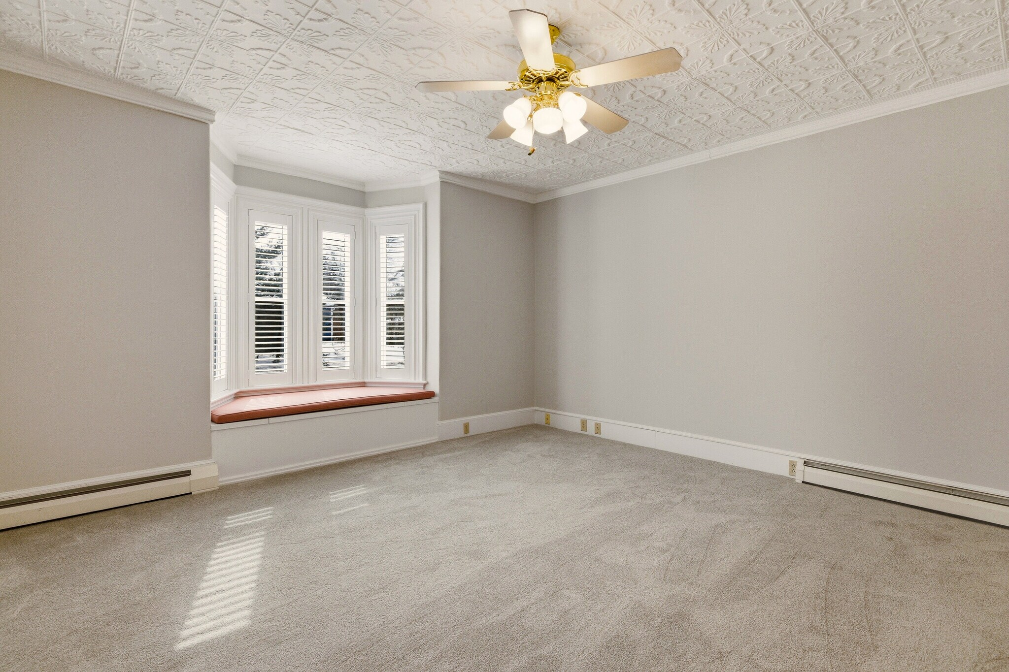 Building Photo - 113 Railroad Ave