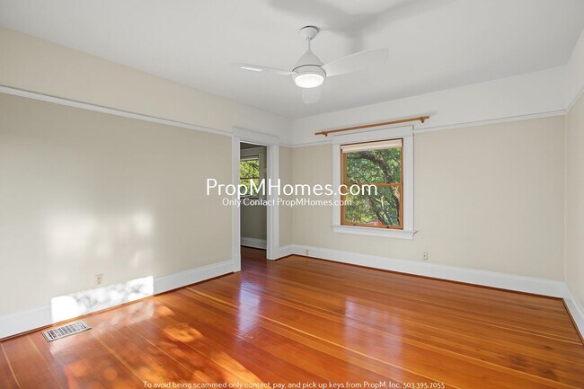 Building Photo - Updated Two Bedroom Duplex in Buckman!