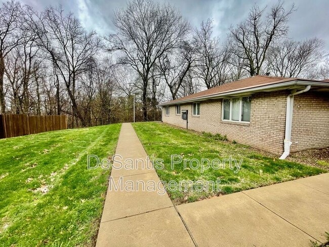 Building Photo - 405 Lunar Ln