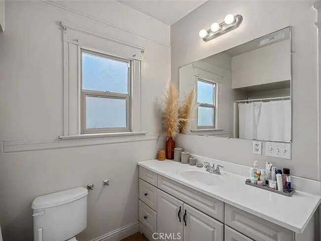 Building Photo - Charming 2 bedroom 1 bath bungalow in Mill...