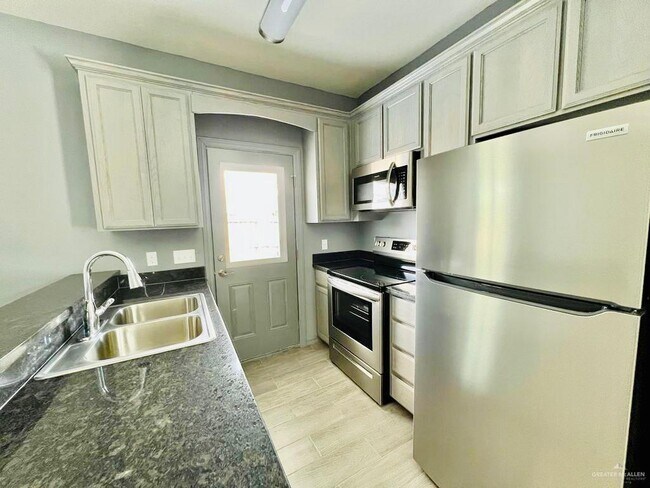 Building Photo - 14 Nassau St