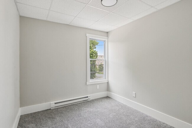 Building Photo - 354 Jencks St