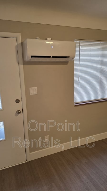 Building Photo - 5915 N Wayne Rd