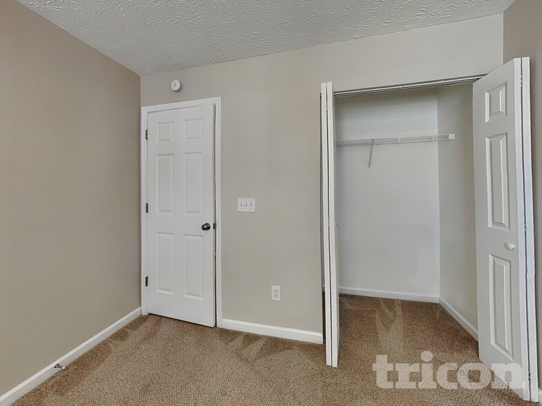 Building Photo - 250 Oak Grove Way