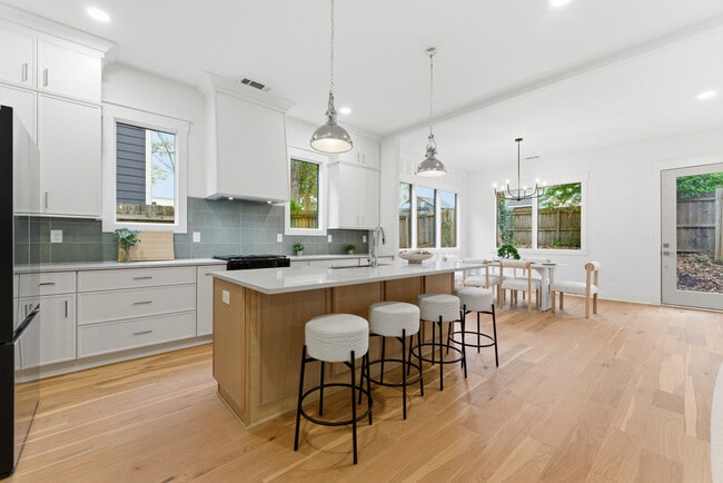 Building Photo - 205 Whitefoord Ave NE