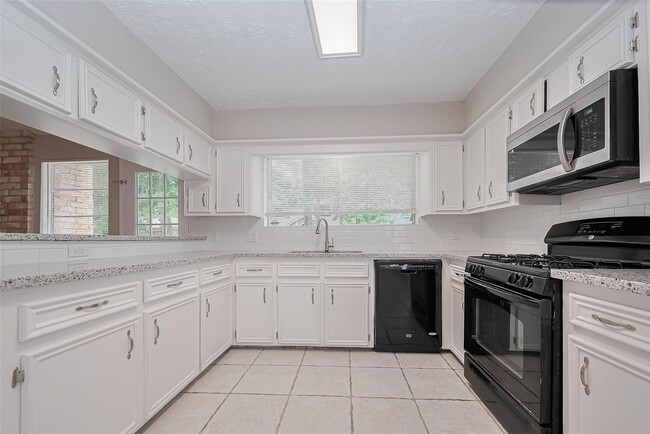 Building Photo - 2606 Lexington Woods Dr