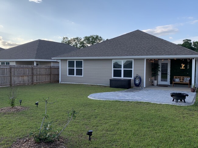 Building Photo - 5240 Peach Dr