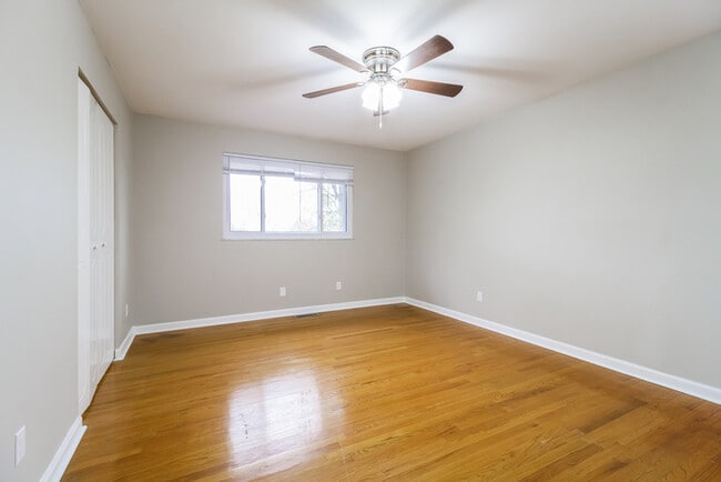 Building Photo - 424 Hermay Dr
