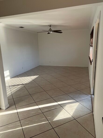 Building Photo - 119 Lakeview Ave