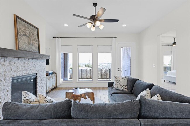 Building Photo - 378 Carpenter Hill Dr