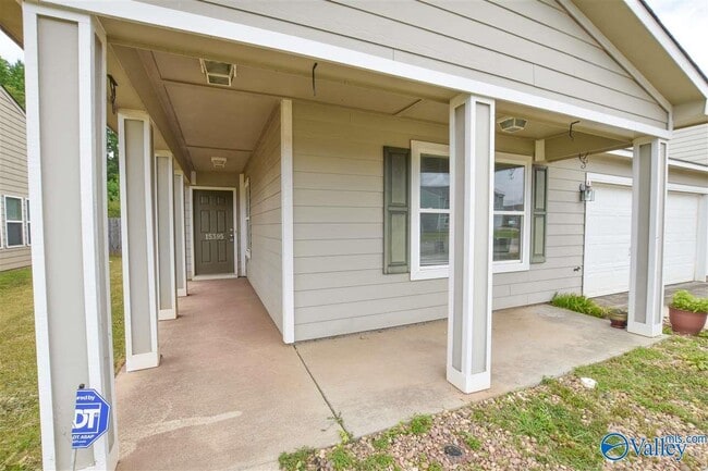 Building Photo - 15395 Mill Valley Dr