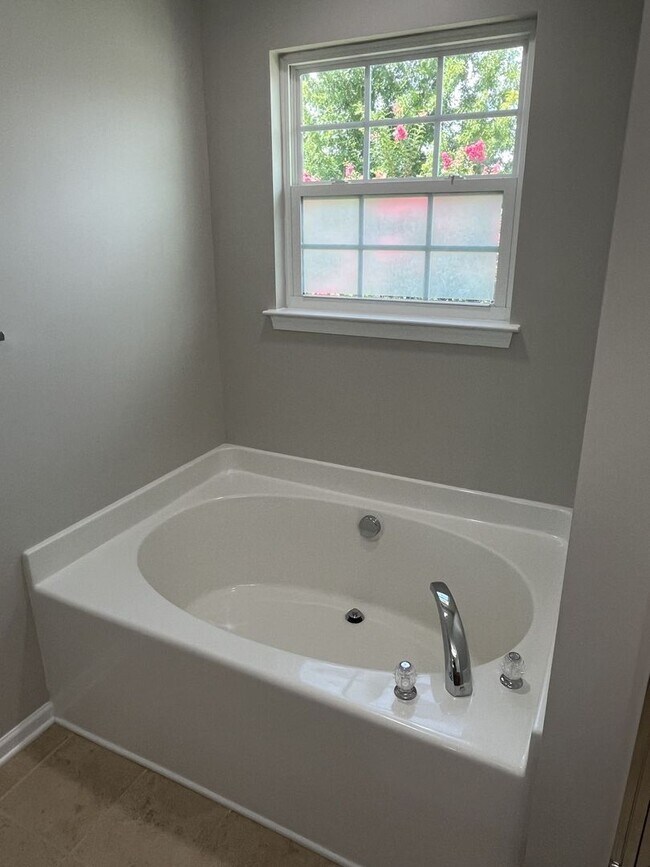 Building Photo - Beautiful 2 Story Corner Lot 3 Bed home in...