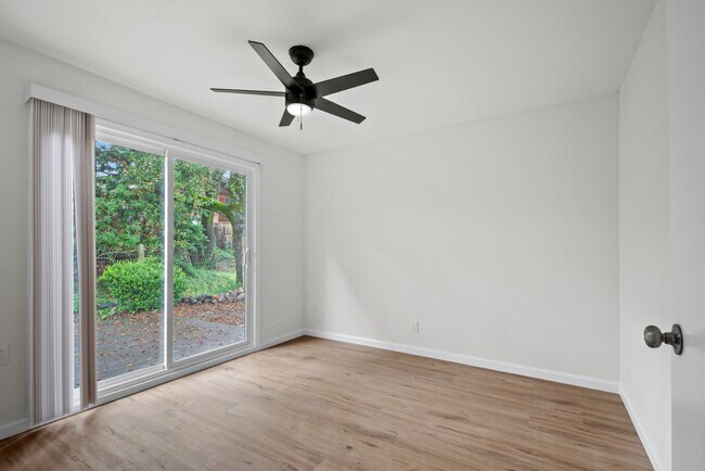 Building Photo - 441-443 Pheasant Ln - 443 Pheasant Ln. Santa Rosa, CA 95403