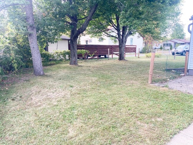 Building Photo - 3-Bedroom 1-Bath Single-Family Home With 1...