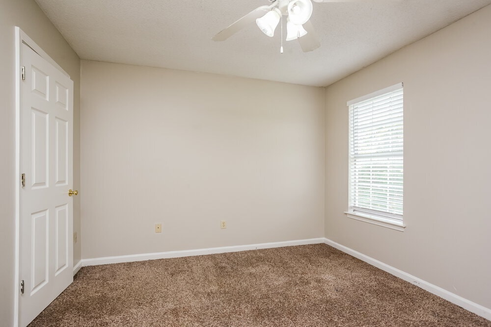 Building Photo - 6841 Charlotte Dr