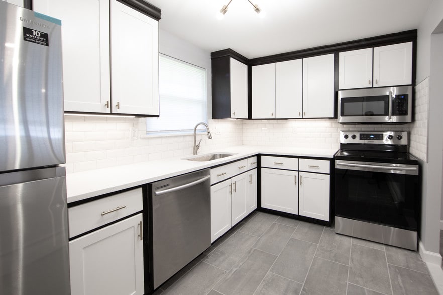 FULLY RENOVATED 2BR UNIT!! - Sunset Rock