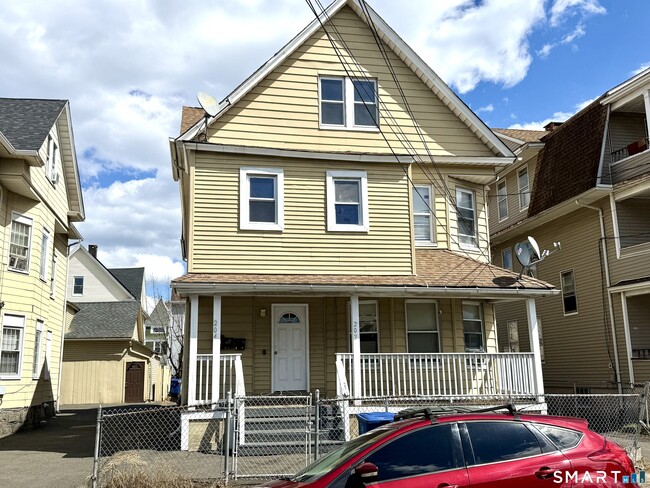 Building Photo - 202 6th St