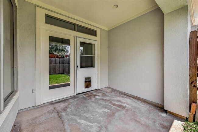 Building Photo - 4307 Lake Walk Ct