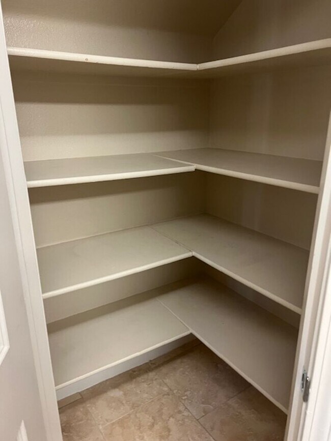 Building Photo - Luxury Condo in Natomas!