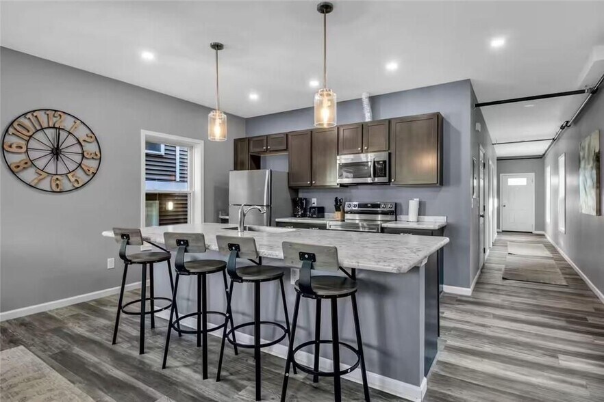 Building Photo - 140 Seymour, Lower St