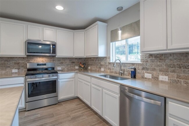 Building Photo - 7633 Rampart Dr