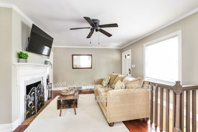 Building Photo - 2203 Maywood St