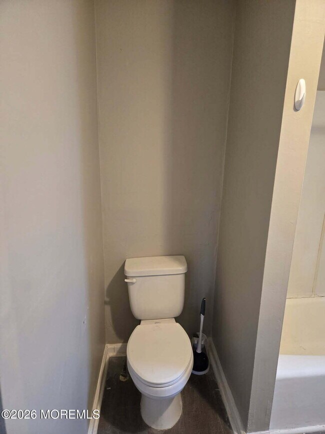 Building Photo - 43 Webb Ave