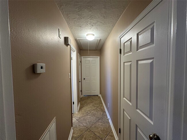 Building Photo - 7127 Maxwood Dr