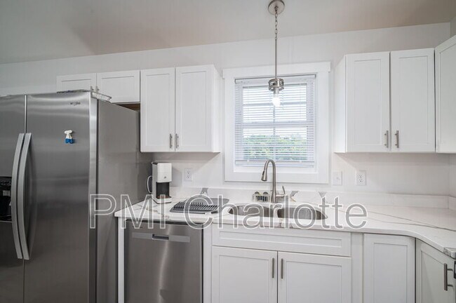Building Photo - 2128 Chatfield Rd