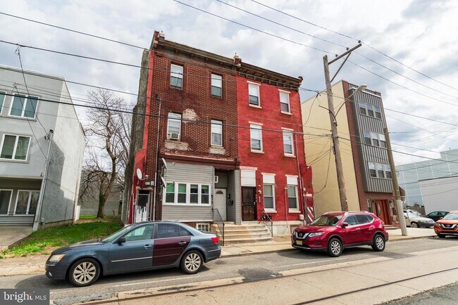 Building Photo - 673 N 11th St