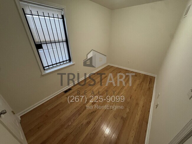 Building Photo - 1609 W Diamond St