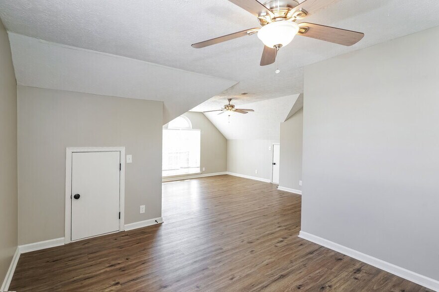 Building Photo - 6713 Ascot Dr