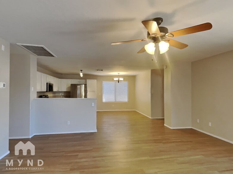 Building Photo - 43722 Bedford Dr