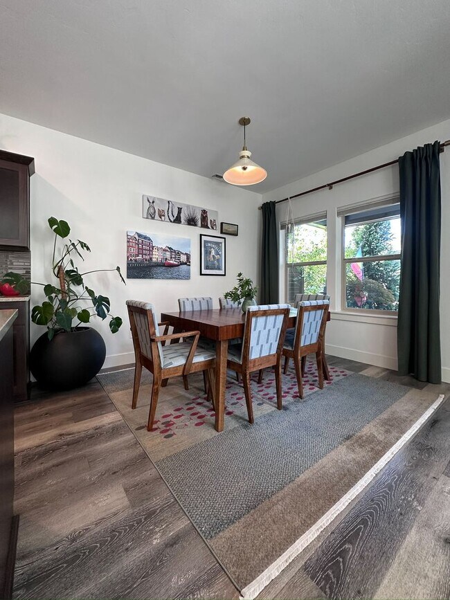 Building Photo - Stunning home available in Stone Creek!  M...